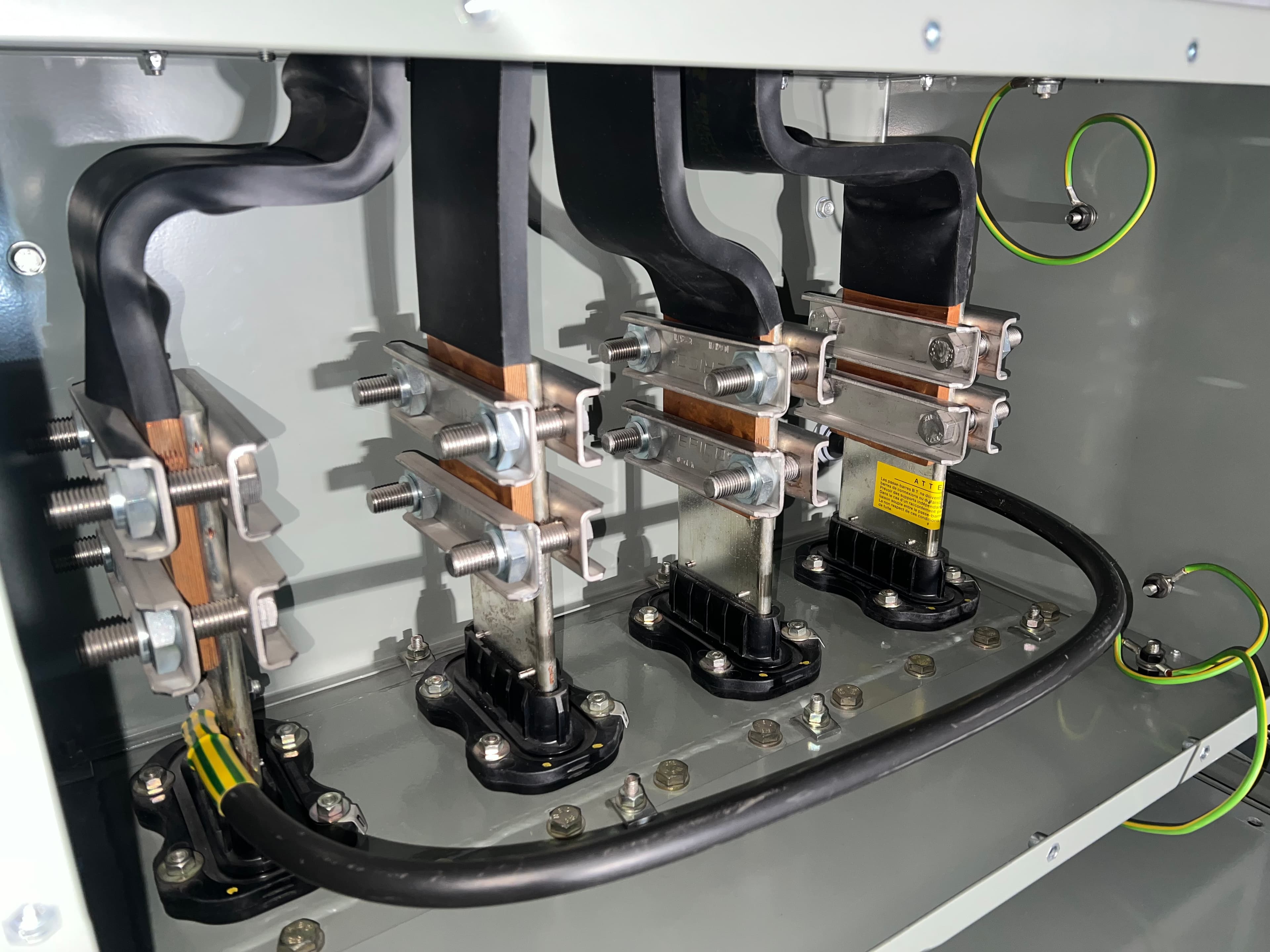 Maintenance cellule HTA — jeux de barres cuivre